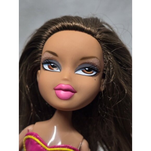 Bratz Neon Pop Divaz Yasmin Doll 2008 Original Dress Hazel Eyes Pink Lip - Picture 3 of 13